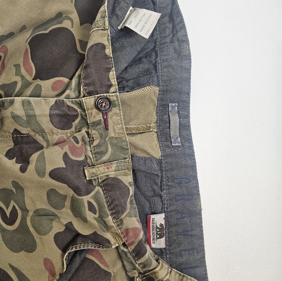 Rave Men's Green Camouflage Cargo Pants - Picture 2 of 7